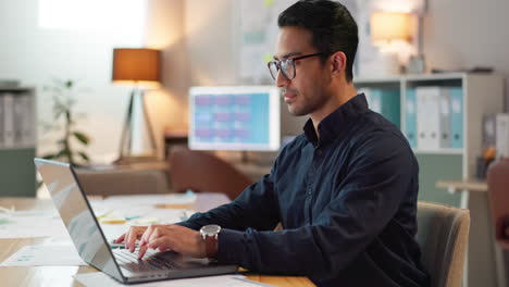 Portrait-of-happy-man-in-office