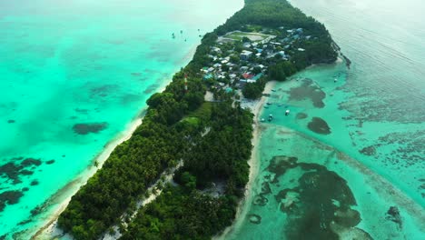 Vacaciones-Tropicales,-Fondo-De-Islas-Y-Plantas-Exóticas,-Isla-Distante-En-El-Hermoso-Océano-Isla-Maldiva