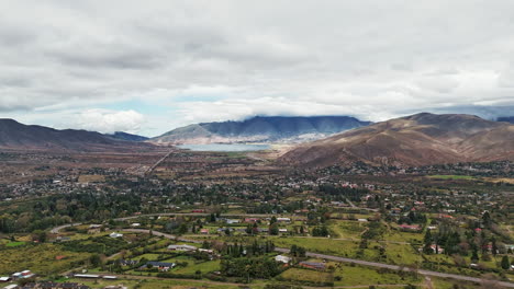 Hyperlapse-Der-Wunderbaren-Stadt-Tafí-Del-Valle-In-Tucumán,-Argentinien