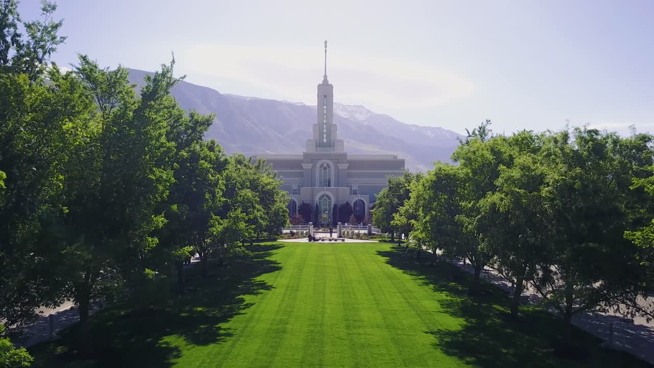 Drone Shot flying towards the Mount Timpanogos Temple