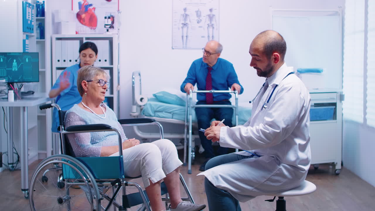 consulta médica en la clínica de recuperación