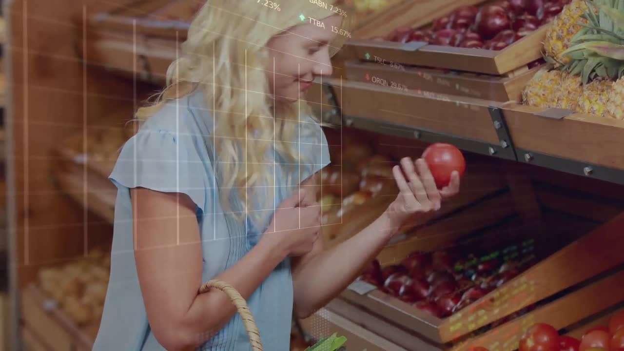 animación del procesamiento de datos sobre mujer caucásica en la tienda