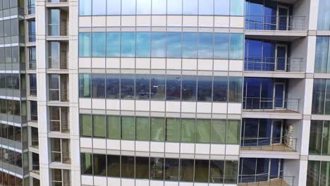 Vorderansicht-Des-Glasgebäudes.-Hochhausfassade-Unternehmensbüro
