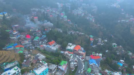 Darjeeling-Landschaft-Teegarten-Und-Batasia-Loop-Darjeeling-Luftaufnahme-Und-Spielzeugeisenbahn-Darjeeling