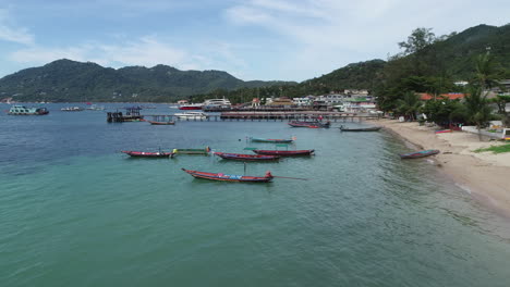 playas y barcos en tailandia