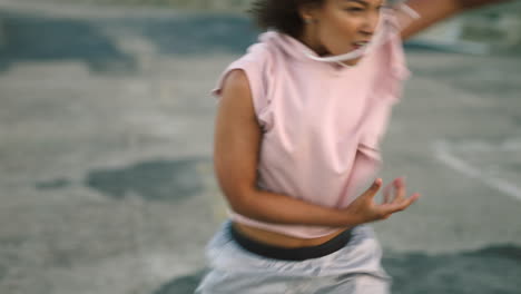 Bailarina-De-Estilo-Libre-De-Moda-Practicando-Coreografía