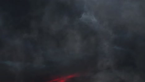 Un-Relámpago-Brilló-En-El-Cielo-Oscuro,-Una-Tormenta