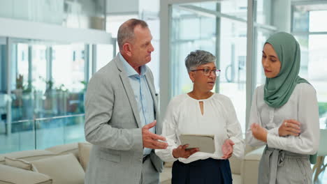 Team-work,-tablet-or-ceo-meeting-with-employees