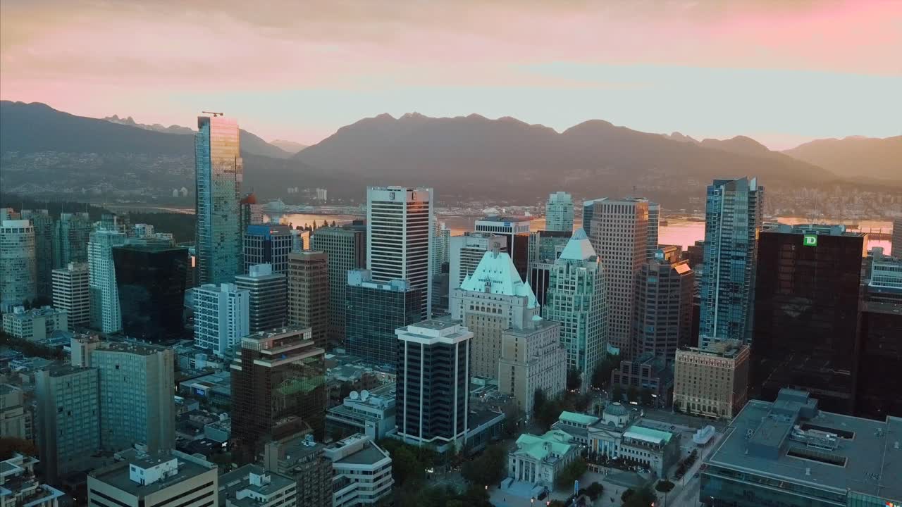 imágenes de drones del centro de vancouver, edificios inmobiliarios