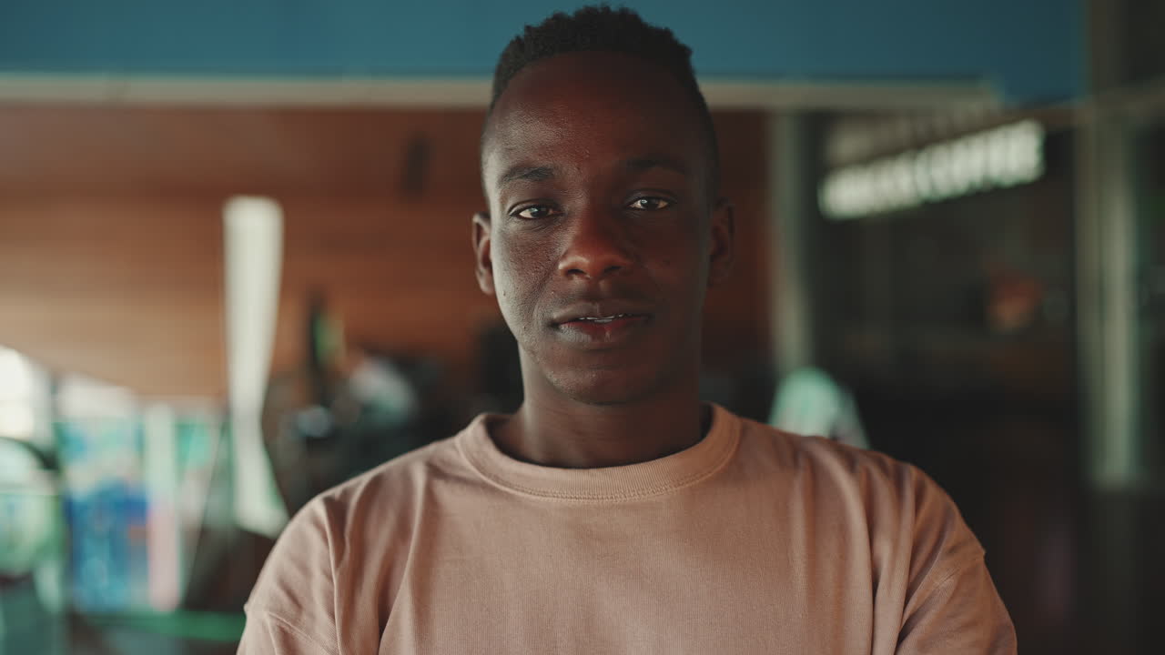 Ritratto di un uomo africano sorridente