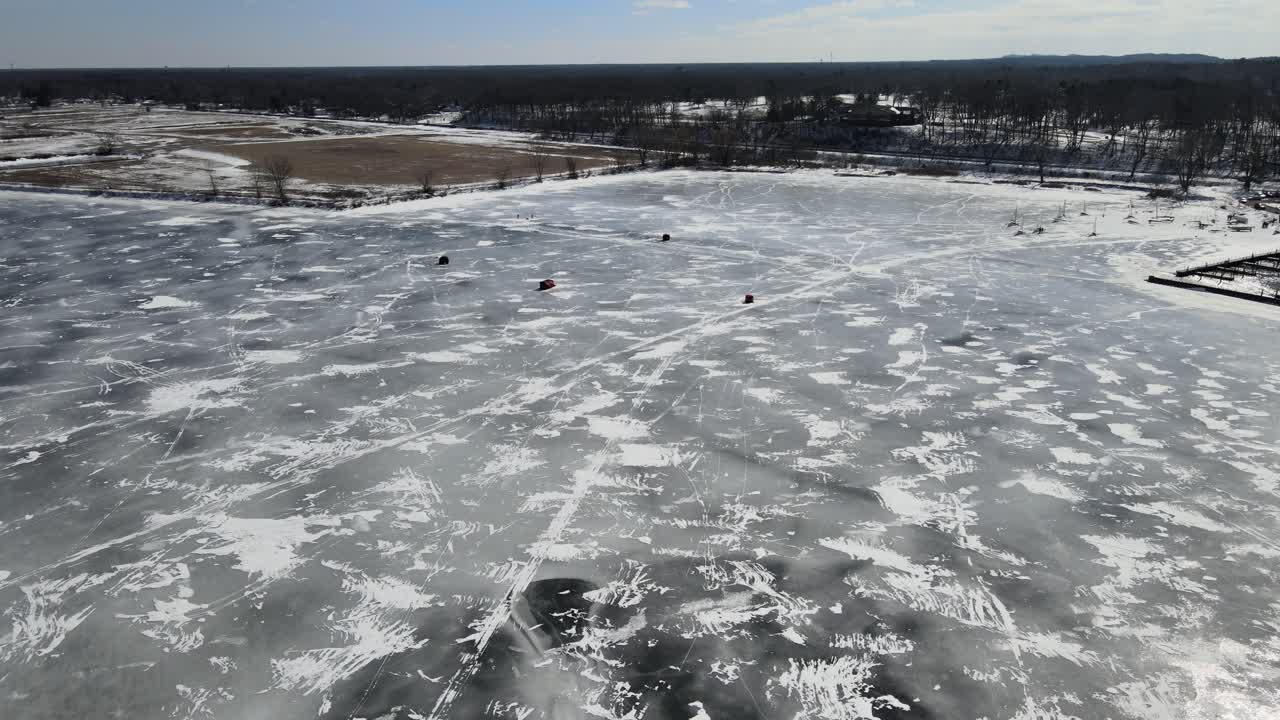 панорамирование с дрона над береговой линией в районе бухты балкома