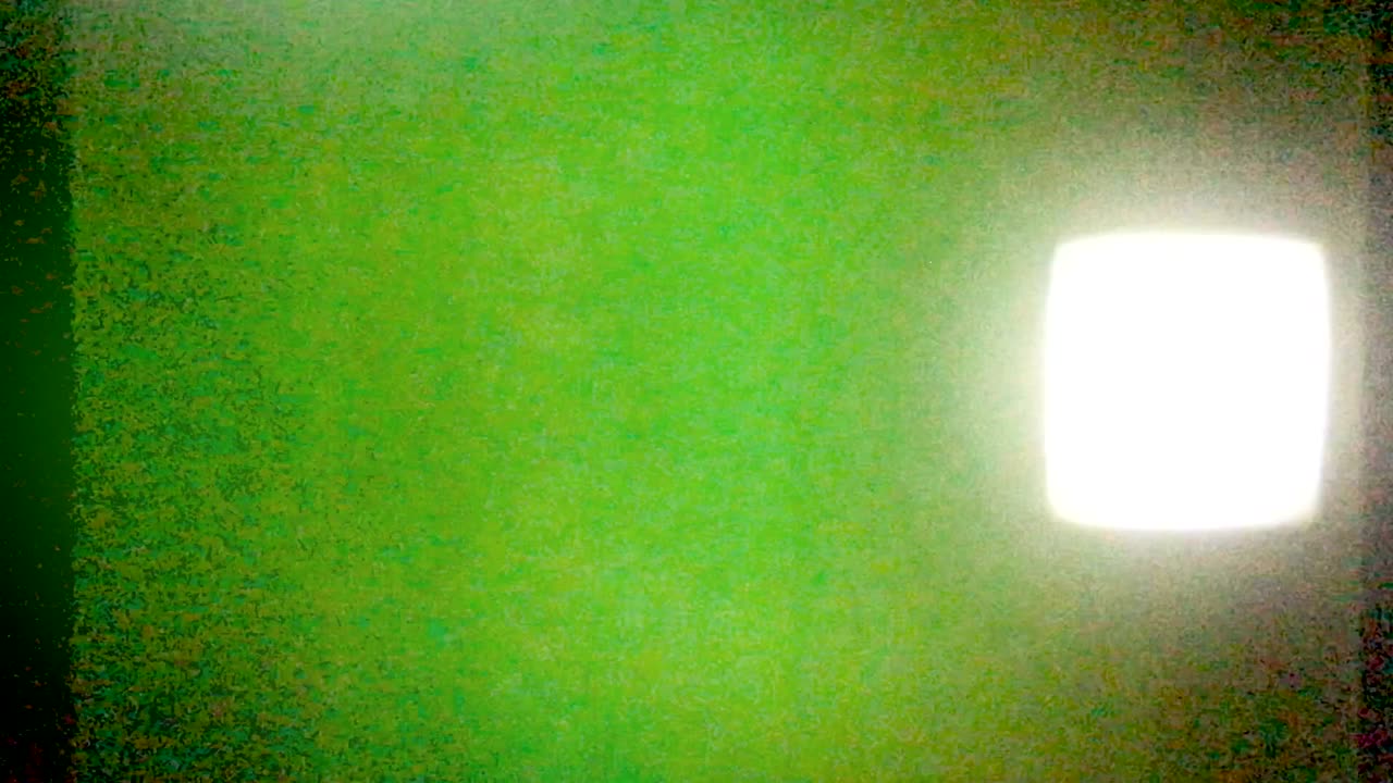 4k 그래픽 비디오 먼지 스크래치: 오래된 영화 외모와 깨진 vhs 오류 효과를 만들기