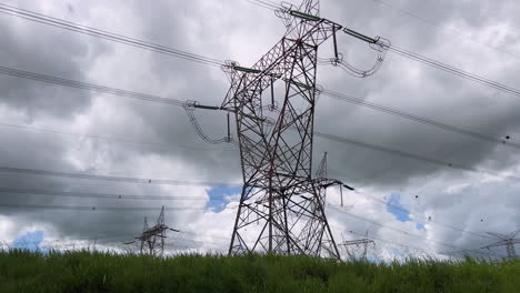 torre de líneas de transmisión de energía