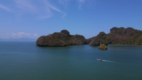 Isla-Del-Barco-De-Cola-Larga-En-La-Playa-De-Arena-Malysia-Langkawi