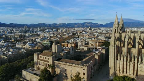 Drone-sideways-in-Palma-De-Mallorca-by-the-Cathedral