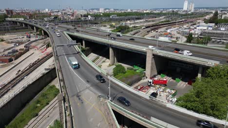 carreteras elevadas, parís en francia. vista aérea de un avión no tripulado