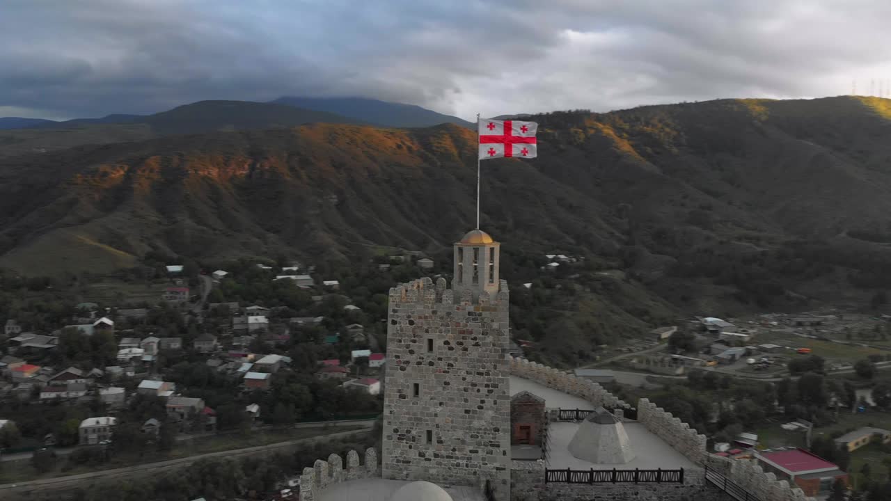 아칼치케 에 있는 리모델링 된 라바티 성 의 공중 사진