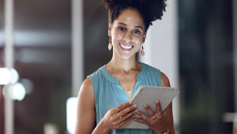 Face,-night-and-woman-with-tablet