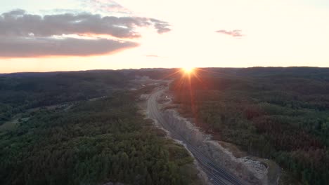 carretera sin coches en puesta de sol-2