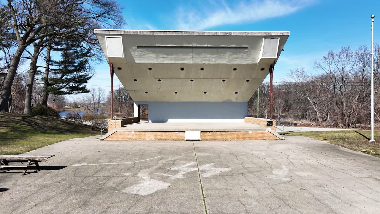 청중으로 내려가는 동안 수준을 보십시오 pov