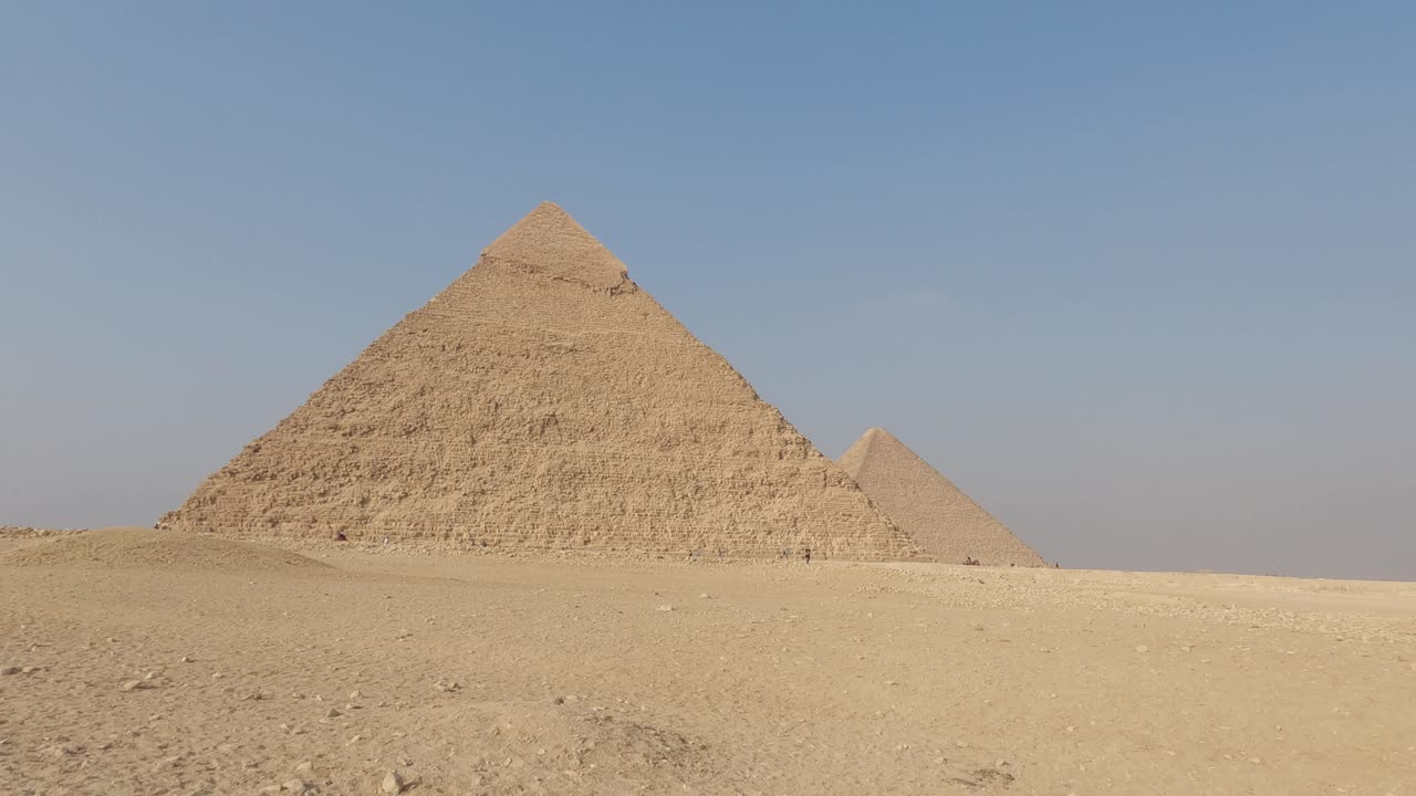 이집트 기자 고원에 위치한 카프레 피라미드의 전망