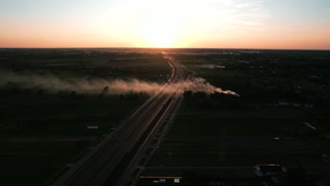 Sonnenuntergang-über-Der-Schnellstraße-In-Polen