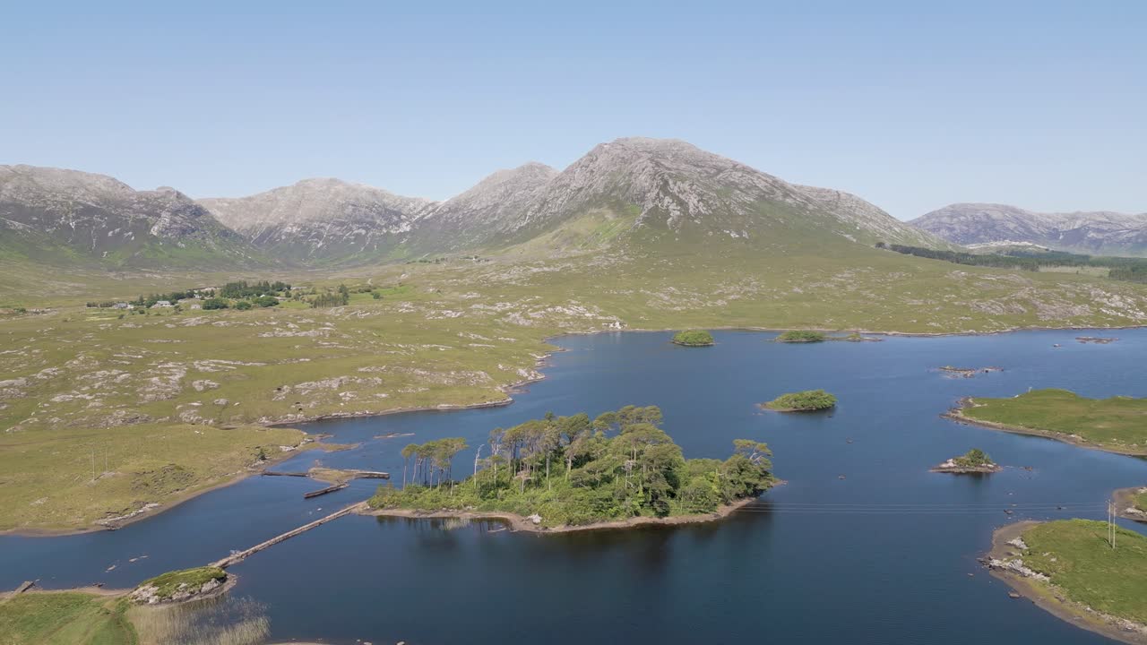 Pine Island, en skjult perle beliggende i hjertet af Connemara, Irland.