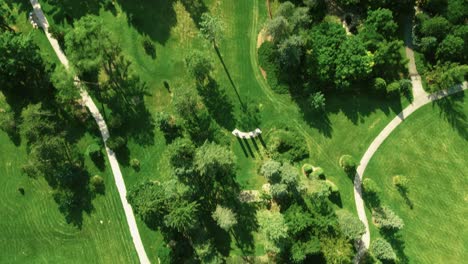 Fotografía-Cenital-Del-Paisaje-Verde-Del-Barrio-Morton-Arboretum-Park,-Chicago