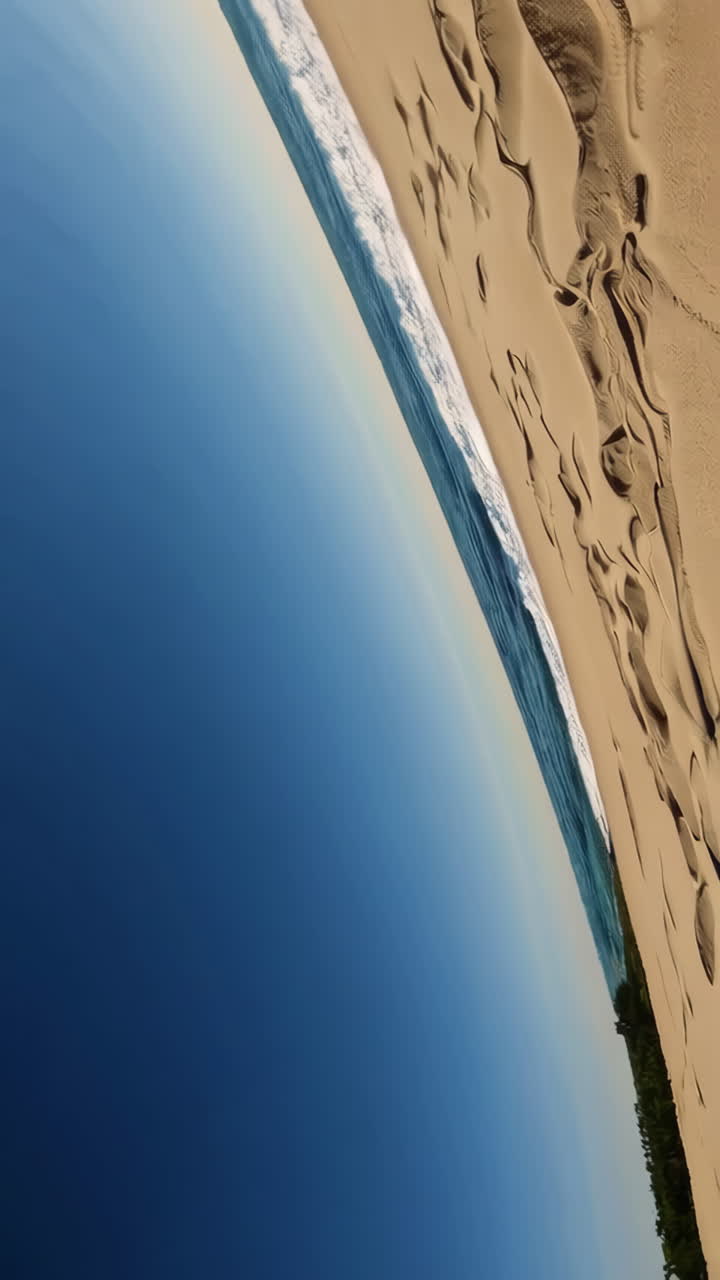 Le dune del deserto che incontrano l'oceano