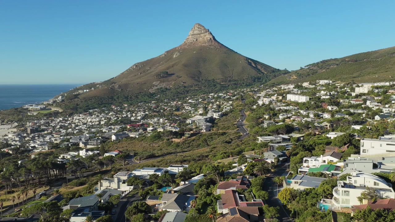 Kapstadt Camps Bay Lions Head Drohnen-Weitwinkel.