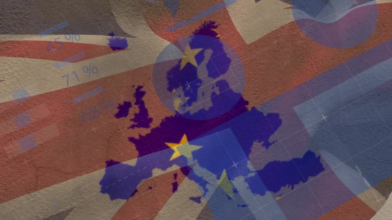 Mappa dell'Unione Europea sovrapposta a una bandiera britannica sventolante con dati finanziari