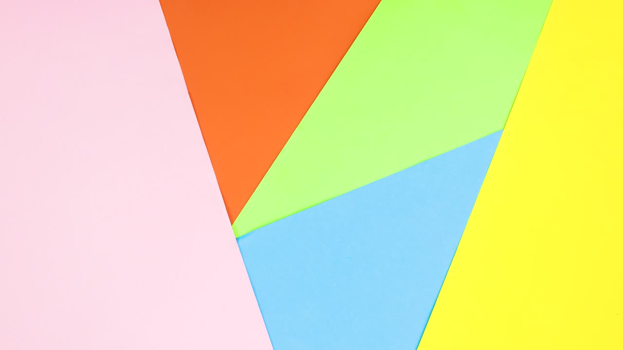 왼쪽과 오른쪽의 노트북과 연필을 열면 다채로운 테마가 나타납니다.