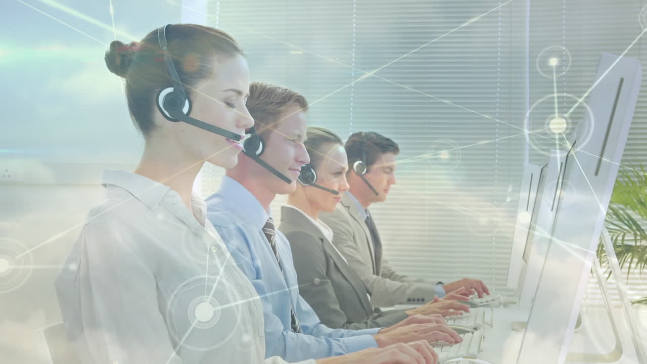 전화 헤드 ⁇ 을 착용 한 사업가 들 을 통한 연결 네트워크 의 애니메이션