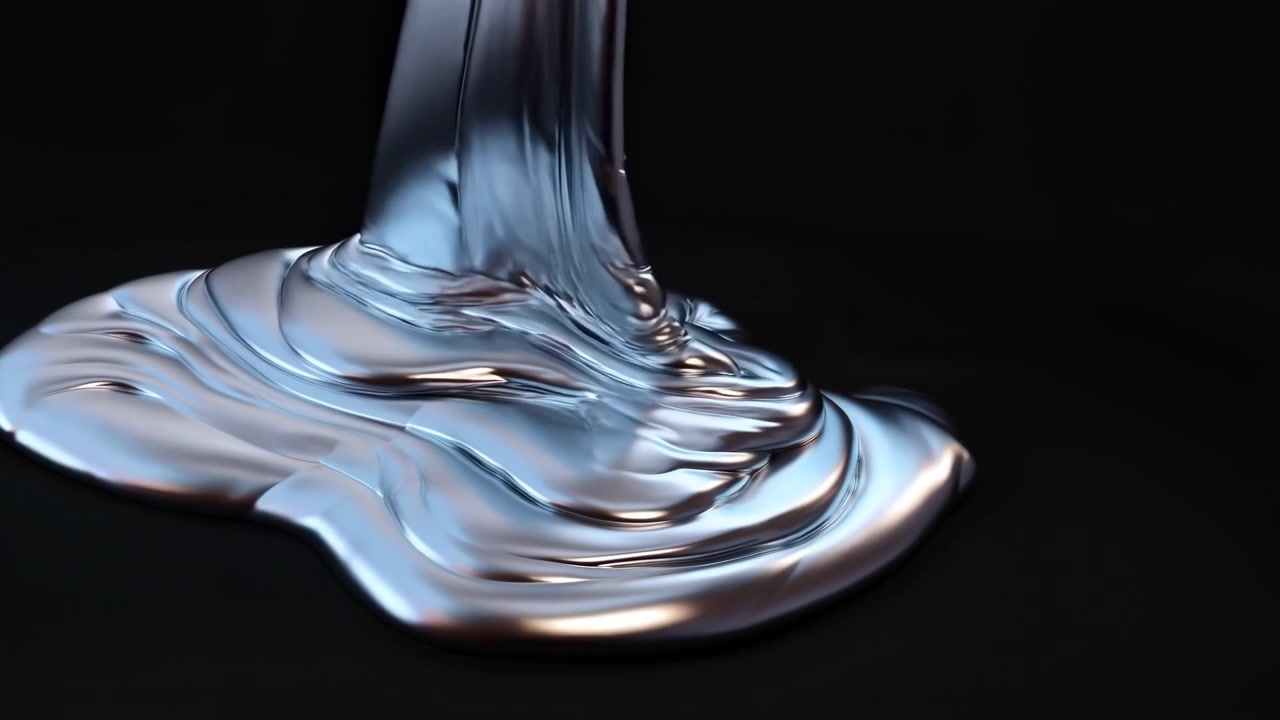 En kontinuerlig metallisk væskestrøm danner en voksende reflekterende pøl, der skaber bløde riller og flydende konturer mod en mørk baggrund med lyse sølvreflekser