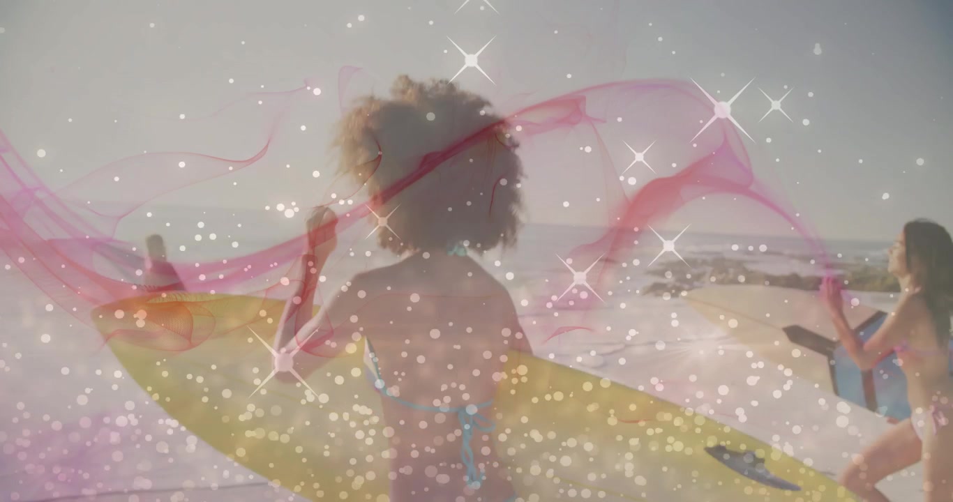 Mujer sosteniendo una tabla de surf amarilla guiando a sus amigos hacia el océano, preparándose para surfear, con una cinta rosa brillando