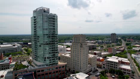 edificios modernos en durham nc, carolina del norte, la vieja y la nueva órbita aérea