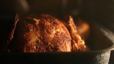 Se-Asa-Y-Cocina-Un-Pavo-En-El-Horno-Para-Acción-De-Gracias