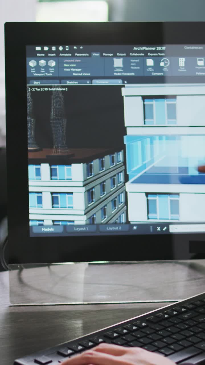 3d-renderöityä rakennusmallia graafisella ohjelmistolla kehittävä Vertical Video Engineer.