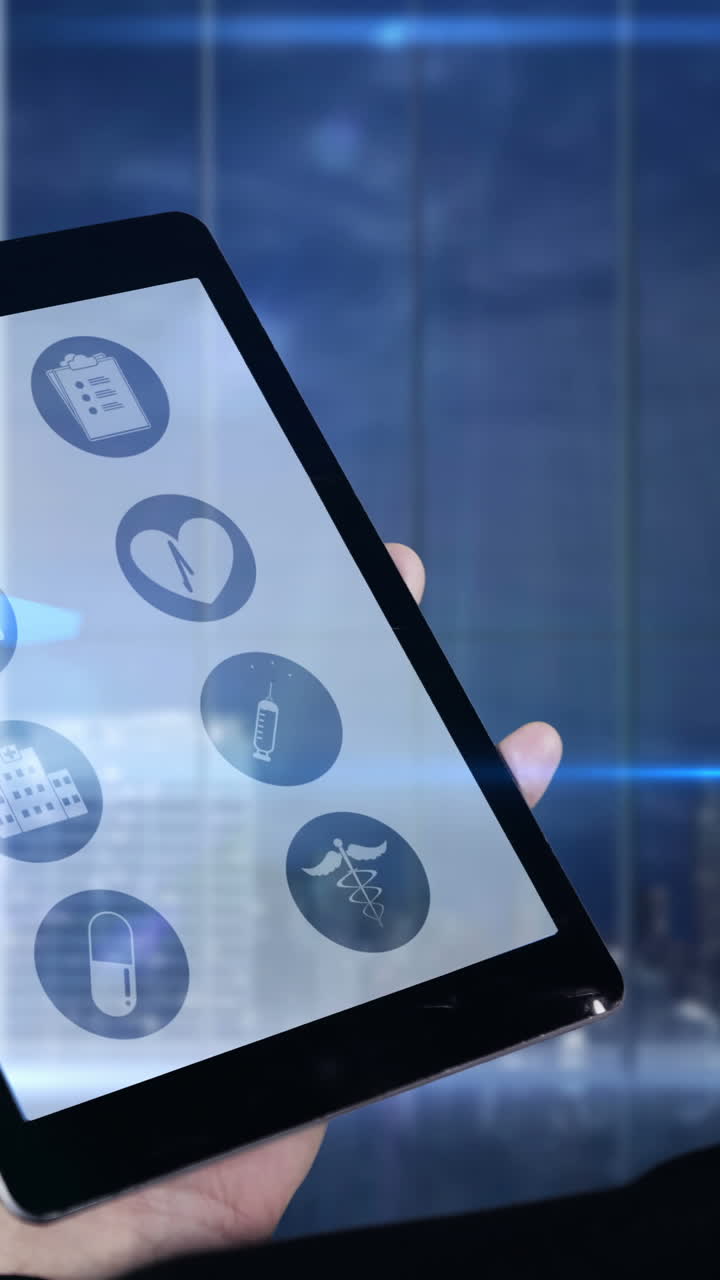 hombre usando una tableta digital