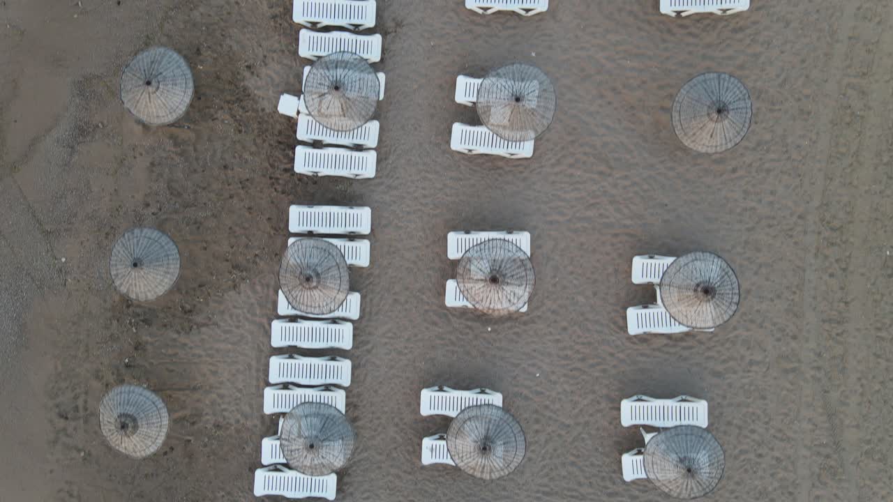 빈 비치 파라솔 공중 드론