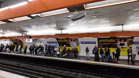 commuters waiting, arriving, and boarding subway