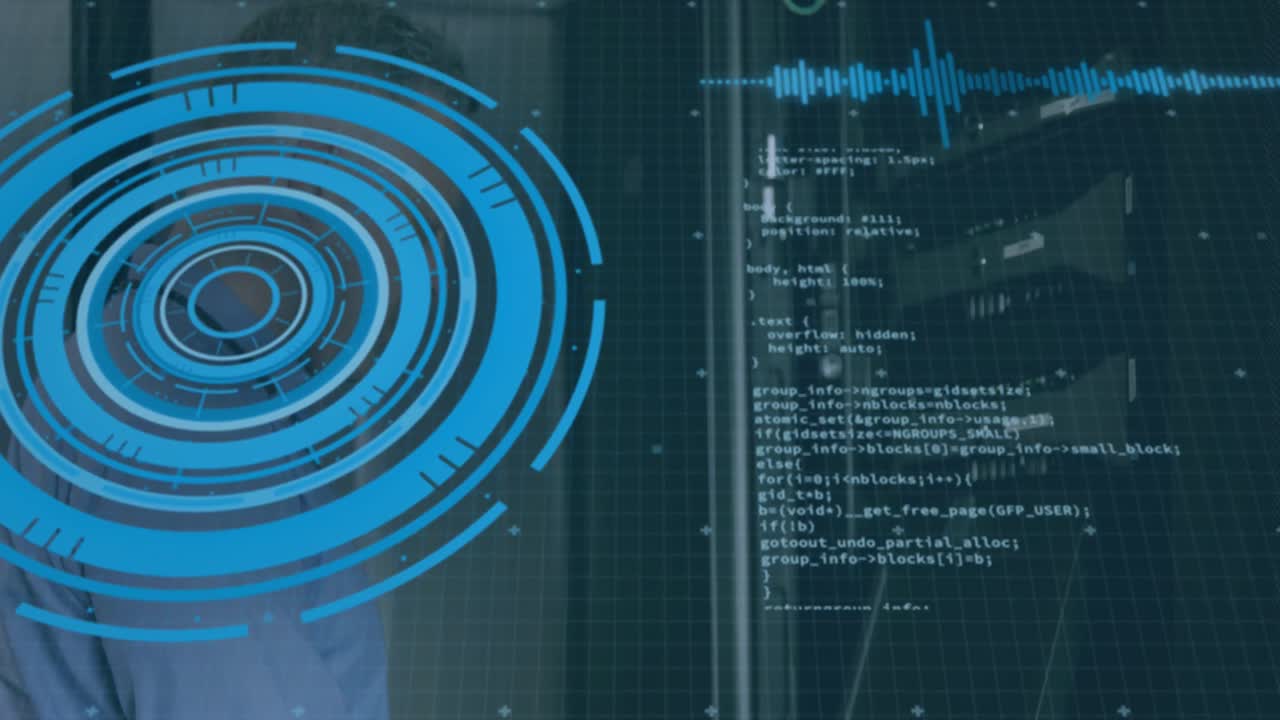 컴퓨터 서버에 의해 백인 남성 it 기술자에 대한 범위 스캐닝 및 데이터 처리 애니메이션