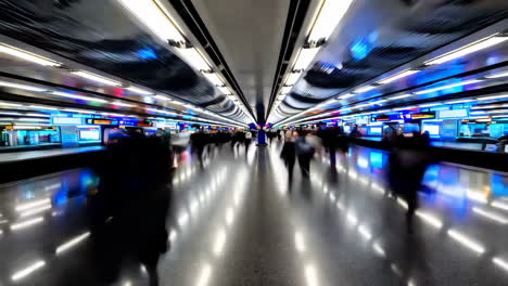 estación de metro muy ocupada.