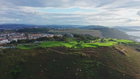 Der-Stadtpark-Monte-De-San-Pedro-Und-Seine-Atlantische-Aussichtskuppel-Auf-Einem-Kap