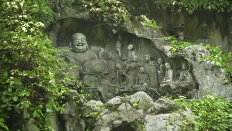 Buda-Siddhartha-Gautama-Tallado-En-Roca-En-El-Templo-Lingyin-Hangzhou,-China