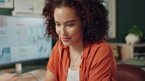 woman with curly hair working on a tablet in the office