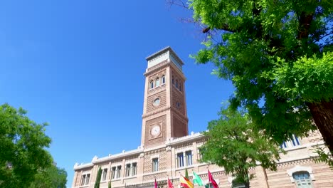 Casa-Arabe-Von-Madrid,-Kulturzentrum-In-Einem-Gebäude-Im-Mudéjar-Stil-Aus-Den-1880er-Jahren-Mit-Ausstellungen-Zur-Arabischen-Und-Muslimischen-Welt