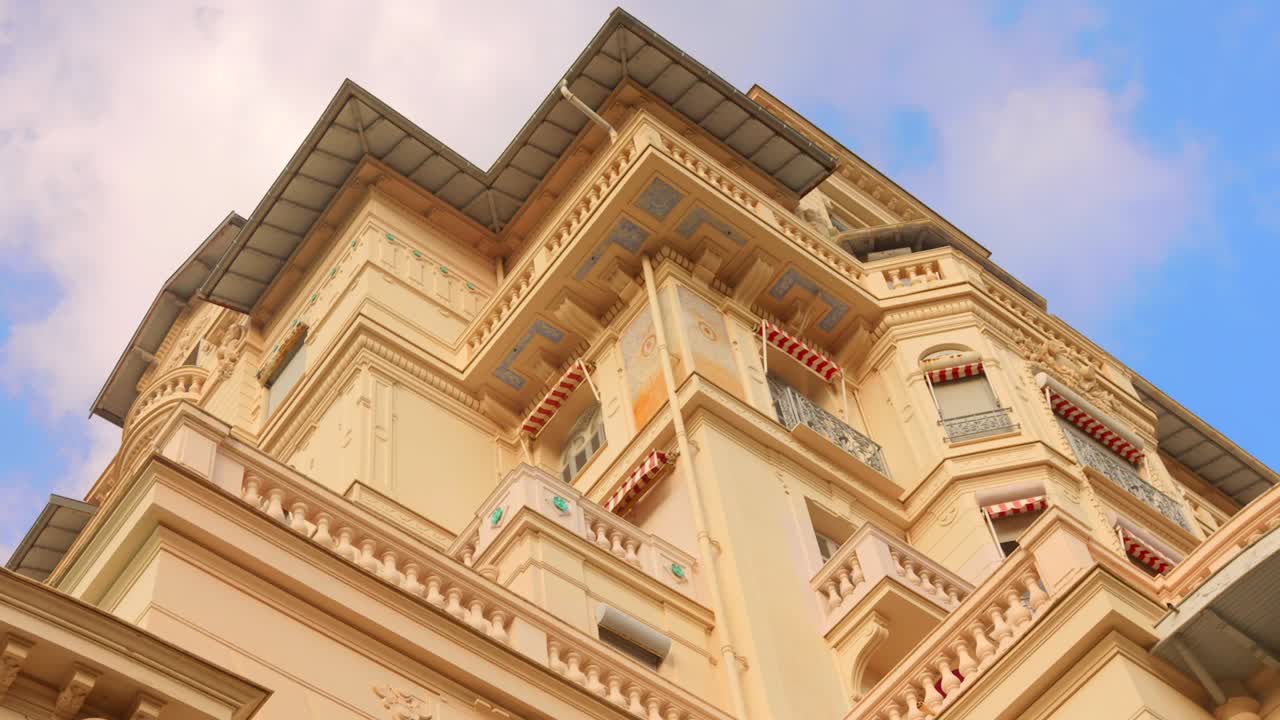 Splendida architettura del Riviera Palace Luxury Hotel, Mentone, Francia