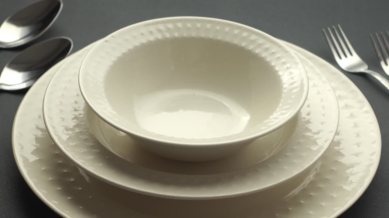 우아한 빈 테이블 설정