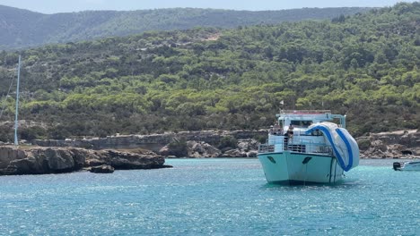 View-of-boat-sailing-in-the-large-blue-sea-near-the-coastline-of-the-long-island-in-hot-weather